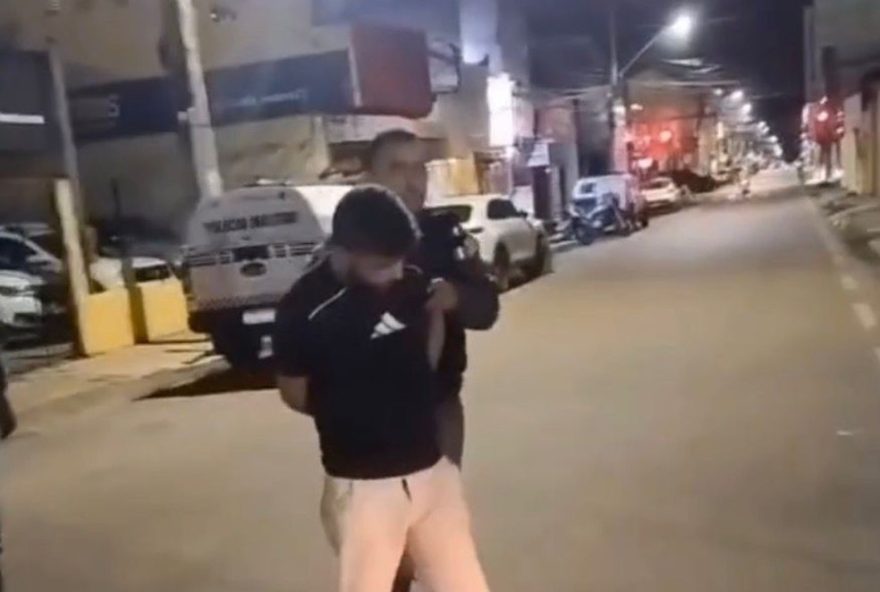 detido-homem-que-ateou-fogo-na-casa-da-ex-por-nao-aceitar-fim-do-relacionamento detido-homem-que-ateou-fogo-na-casa-da-ex-por-nao-aceitar-fim-do-relacionamento