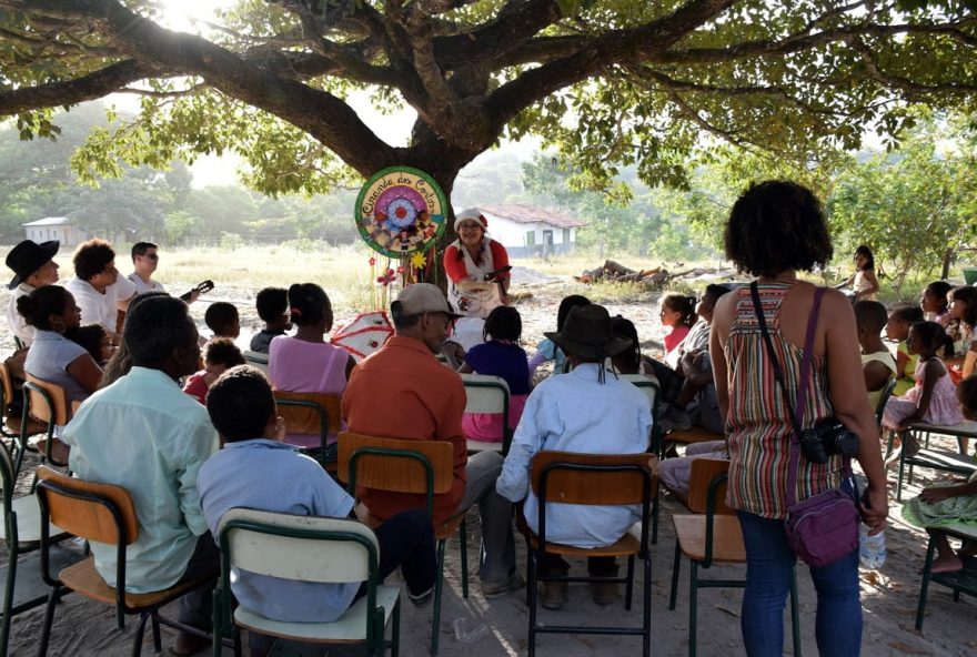 Os cursos são ofertados para a retomada da economia na comunidade. (Foto: Reprodução/Ciranda da Arte)