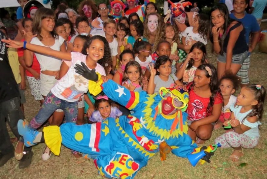 dia-das-criancas-em-fernando-de-noronha3A-festa2C-sol-e-presentes-para-a-criancada
