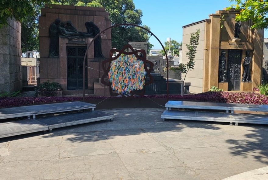 dia-de-finados-no-rio-de-janeiro-homenagens-emocionantes-e-arte-em-meio-a-reflexao-e-celebracao-da-vida