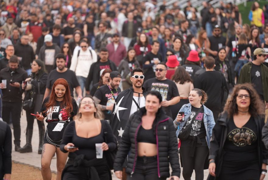 dia-do-rock-no-the-town3A-show-de-iggy-pop-e-green-day-reune-roqueiros-e-roqueiras-com-cabelao-no-autodromo-de-interlagos