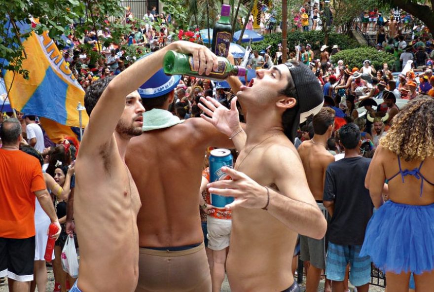 Carnaval 2023: Saiba como curtir a folia sem exagerar no álcool