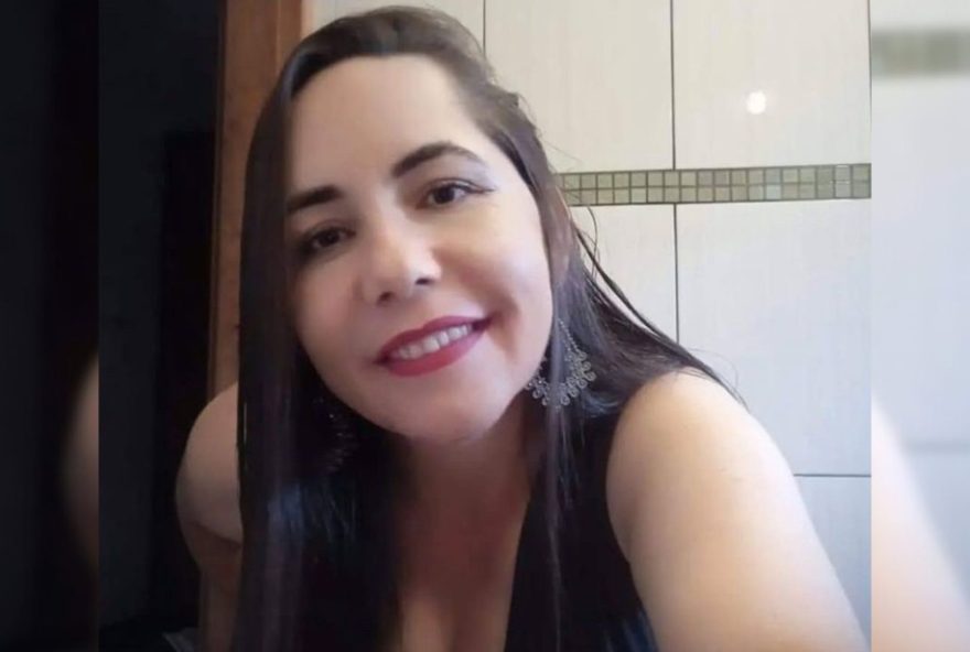 diarista-morre-em-acidente-fatal-na-br-0203A-carro-bate-em-arvore