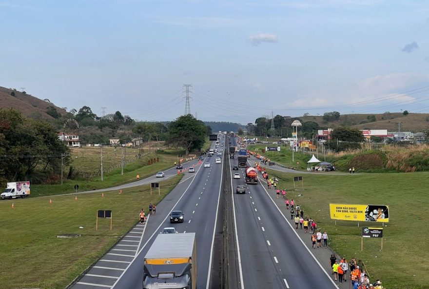 dicas-de-seguranca-da-prf-para-romaria-a-aparecida3A-romeiros-e-motoristas-protegidos-ao-longo-da-dutra