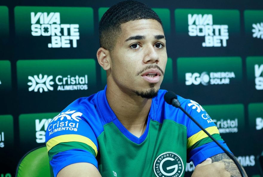 diego-caito-do-goias-enfatiza-a-importancia-de-manter-o-ritmo-para-garantir-o-acesso-serie-b-2025