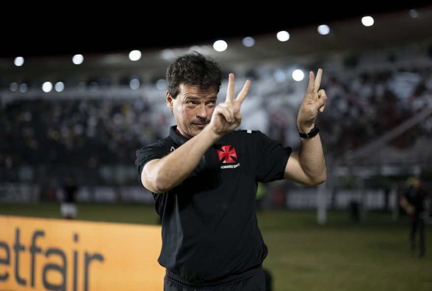 diniz-brilha-com-vitoria-do-vasco-sobre-fortaleza3A-carisma-e-determinacao-em-destaque