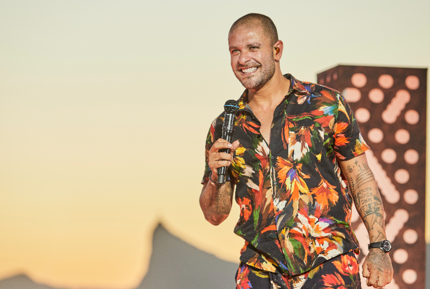 Diogo traz o samba de roda da Bahia para o palco, além de sucessos do cancioneiro popular brasileiro (Foto: Divulgação)