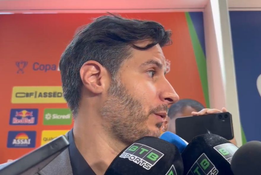 diretor-confirma-permanencia-de-john-e-pausa-em-busca-por-ponta3A-novidades-no-botafogo