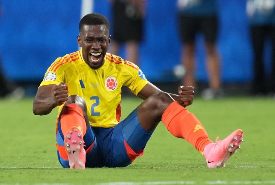 diretor-de-futebol-do-vasco-negocia-com-galatasaray-para-contratar-zagueiro-colombiano-carlos-cuesta