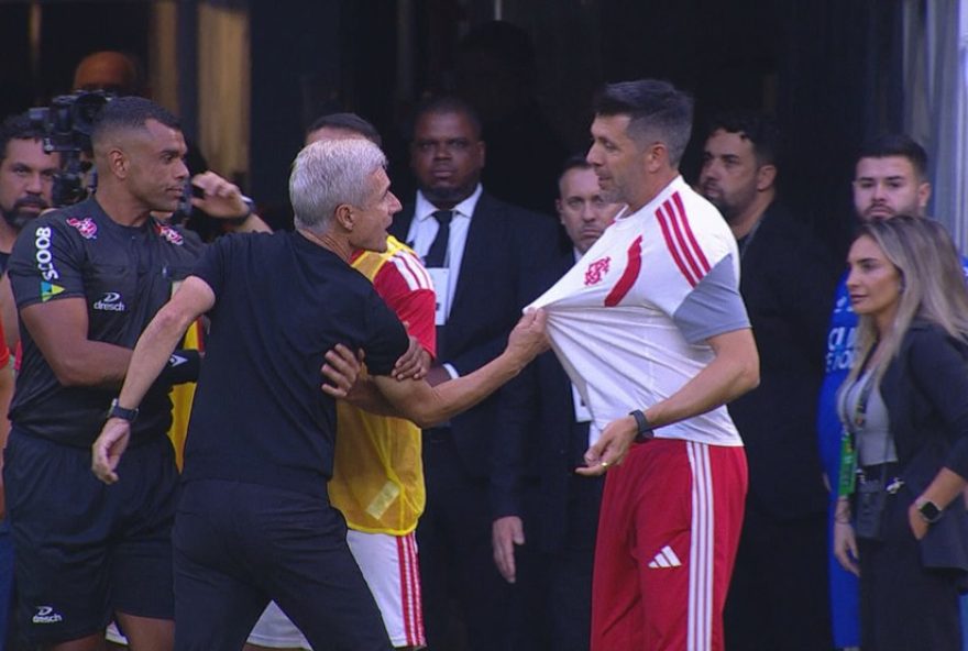 discussao-acalorada-entre-tecnicos-esquenta-gre-nal-da-final-do-gauchao discussao-acalorada-entre-tecnicos-esquenta-gre-nal-da-final-do-gauchao