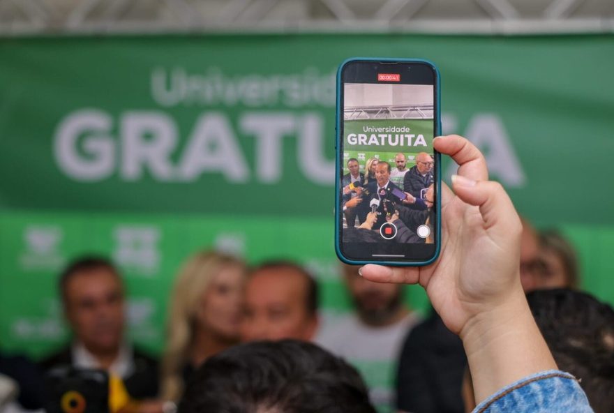 disque-denuncia3A-irregularidades-em-bolsas-da-universidade-gratuita-em-santa-catarina