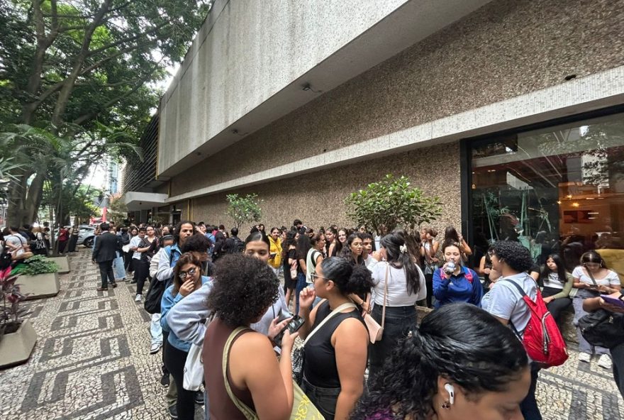 distribuicao-gratuita-de-livros-tiktok-no-conjunto-nacional2C-em-sao-paulo