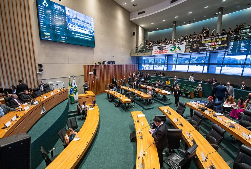 distritais-da-oposicao-buscam-impedir-decreto-que-congela-r24-1-bilhao-no-df