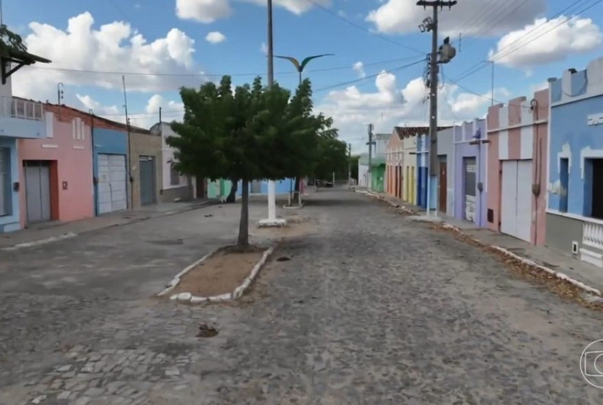 distrito-de-uiraponga2C-em-morada-nova2C-esta-sob-controle-policial-apos-ameaca-de-faccao3B-moradores-temem-retorno