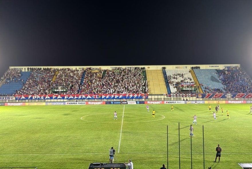 divisao-na-torcida-do-fortaleza-chama-atencao-em-jogo-pelo-cearense divisao-na-torcida-do-fortaleza-chama-atencao-em-jogo-pelo-cearense