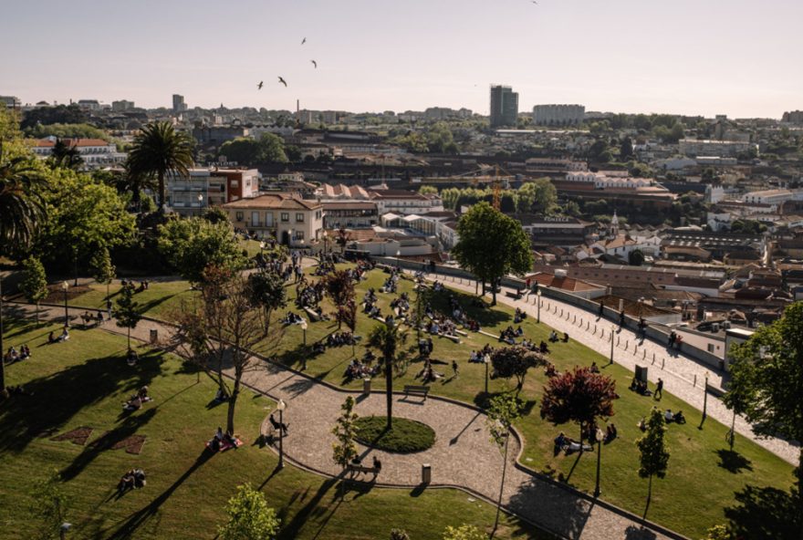 dois-homens-detidos-por-tentativa-de-homicidio-qualificado-apos-esfaquearem-rival-11-vezes-no-jardim-do-morro-por-vinganca dois-homens-detidos-por-tentativa-de-homicidio-qualificado-apos-esfaquearem-rival-11-vezes-no-jardim-do-morro-por-vinganca