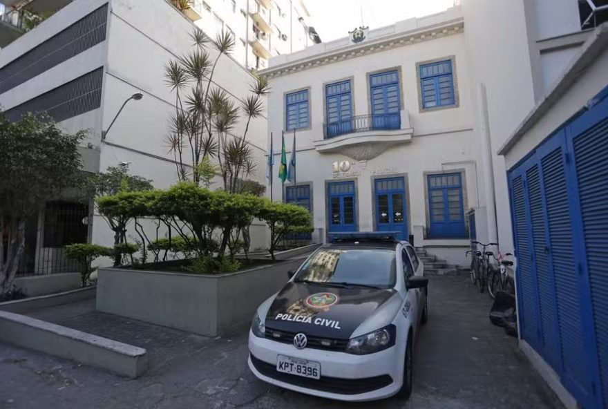 dois-homens-sao-detidos-apos-esfaquearem-motorista-de-aplicativo-no-rio-de-janeiro-pm-age-rapido-para-capturar-suspeitos-em-botafogo dois-homens-sao-detidos-apos-esfaquearem-motorista-de-aplicativo-no-rio-de-janeiro-pm-age-rapido-para-capturar-suspeitos-em-botafogo