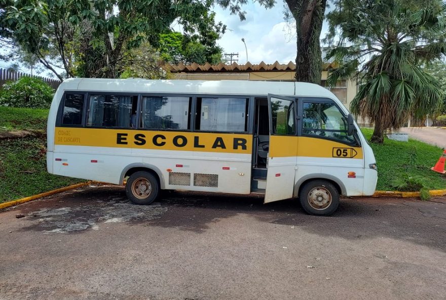 dois-micro-onibus-com-placas-clonadas-sao-apreendidos-no-parana3A-homem-e-detido