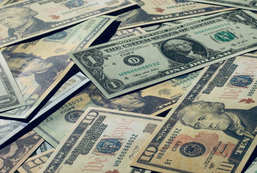 dolar-abre-em-alta-com-mensagens-de-bolsonaro-e-evento-do-bc-dos-eua