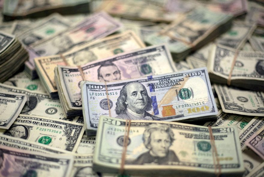 dolar-atinge-r24-52C80-com-expectativas-sobre-pacote-fiscal