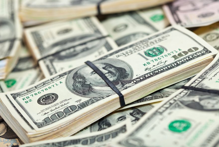 dolar-hoje-sobe-a-r24-52C32-perante-o-real-com-shutdown-e-com-dados-de-trabalho