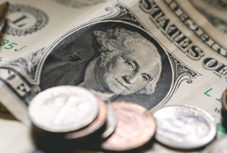 dolar-hoje-sobe-a-r24-52C412C-com-dados-de-inflacao-dos-eua-e-tarifa-de-trump-em-foco