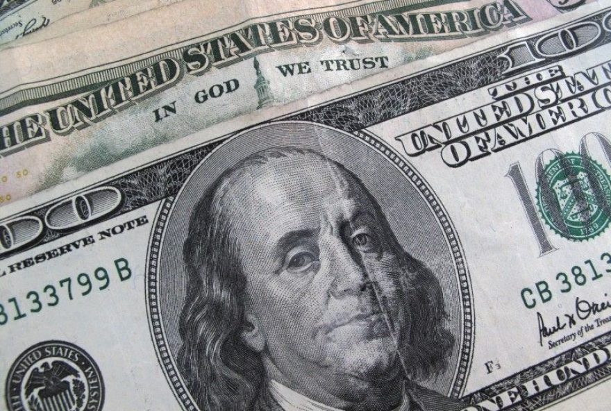 dolar-tem-alta-com-tarifas-e-dados-dos-eua3B-investidores-aguardam-novidades-de-negociacoes-comerciais