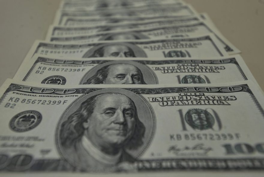 Queda do dólar no primeiro semestre é a maior em sete anos