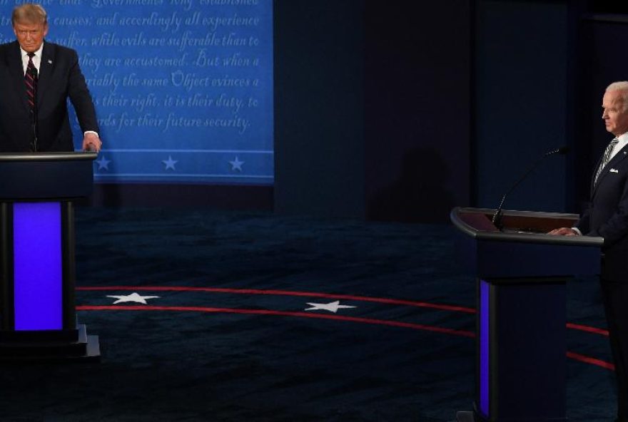 donald-trump-e-joe-biden-em-palco-do-primeiro-debate-presidencial-1601428228507_v2_900x506