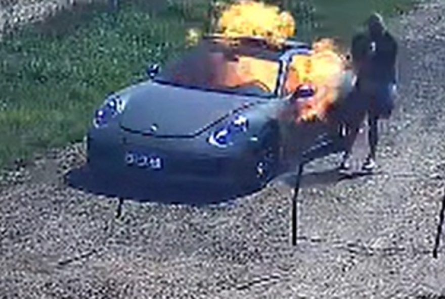 dono-de-porsche-suspeito-de-incendiar-veiculo-no-pr-e-pego-por-cameras-de-seguranca