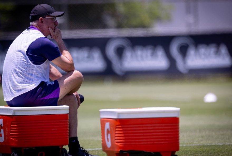 dorival-comanda-treino-tatico-do-corinthians-para-enfrentar-o-botafogo3A-elenco-se-prepara-para-duelo-pelo-brasileirao
