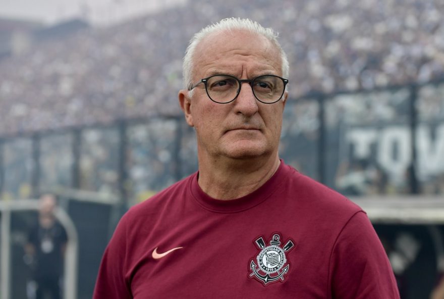 RJ - RIO DE JANEIRO - 24/08/2025 - BRASILEIRO A 2025, VASCO X CORINTHIANS - Dorival Junior tecnico do Corinthians durante partida contra o Vasco no estadio Sao Januario pelo campeonato Brasileiro A 2025. Foto: Thiago Ribeiro/AGIF