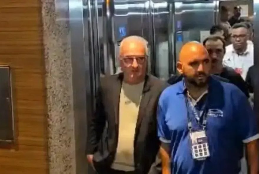 dorival-junior-marca-presenca-no-maracana-para-confronto-do-corinthians-contra-o-flamengo