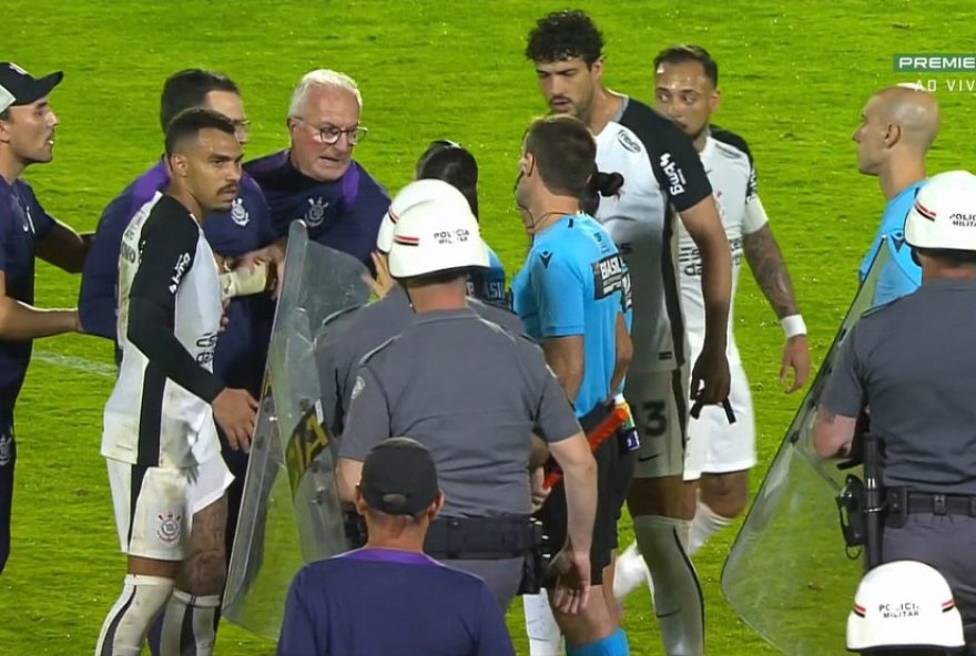 dorival-junior-se-revolta-com-arbitragem-de-corinthians-x-bragantino3A-tecnico-invade-campo-apos-derrota-no-brasileirao dorival-junior-se-revolta-com-arbitragem-de-corinthians-x-bragantino3A-tecnico-invade-campo-apos-derrota-no-brasileirao