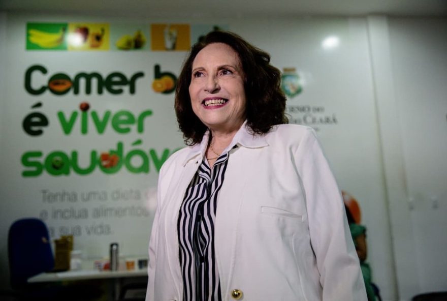 doutora-adriana-costa-e-forti-recebe-trofeu-sereia-de-ouro-2025