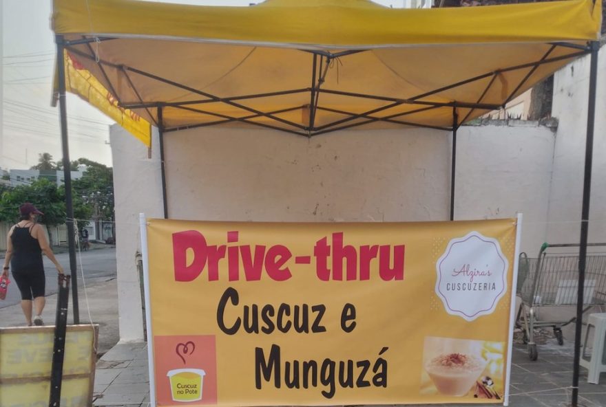 drive-thru-de-cuscuz-no-recife3A-tradicao-conquista-clientes-com-ate-50-potes-por-manha