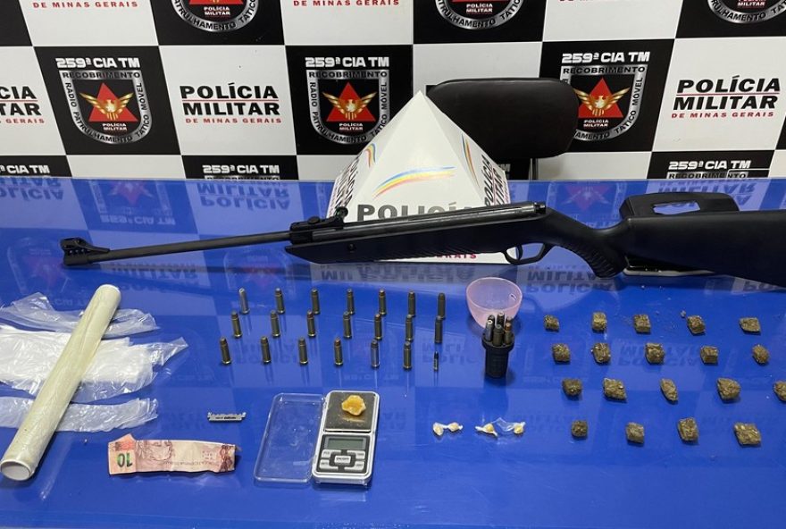 drogas2C-municoes-e-espingarda-apreendidas-em-pirapora3A-operacao-da-policia-militar-resulta-na-prisao-de-suspeito