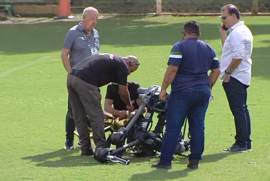 drone-despenca-com-trofeu-do-campeonato-goiano-em-cena-inusitada drone-despenca-com-trofeu-do-campeonato-goiano-em-cena-inusitada