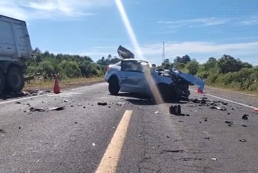 duas-vitimas-fatais-em-acidente-na-br-290-em-rosario-do-sul3A-dois-mortos-e-dois-feridos-em-colisao-entre-carro-e-caminhao duas-vitimas-fatais-em-acidente-na-br-290-em-rosario-do-sul3A-dois-mortos-e-dois-feridos-em-colisao-entre-carro-e-caminhao
