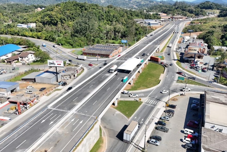 duplicacao-da-br-470-avanca-com-entrega-de-viaduto-no-complexo-viario-do-badenfurt-em-santa-catarina