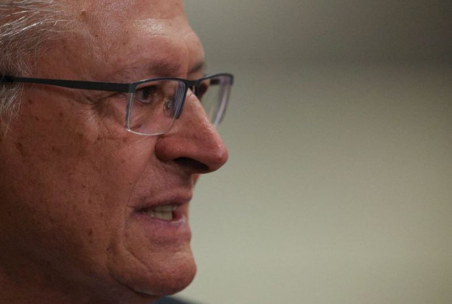 e-22dificil22-segurar-preco-de-combustivel-para-consumo-interno2C-diz-alckmin e-22dificil22-segurar-preco-de-combustivel-para-consumo-interno2C-diz-alckmin