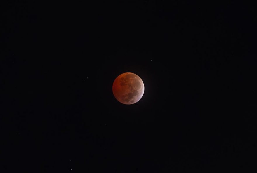 eclipse-lunar-em-goias3A-imagens-do-fenomeno-raro-no-ceu-goiano