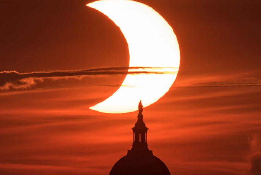 Registro de um Eclipse Solar Parcial Sol, no Capitólio, em 10 de junho de 2021 (Foto: Nasa)