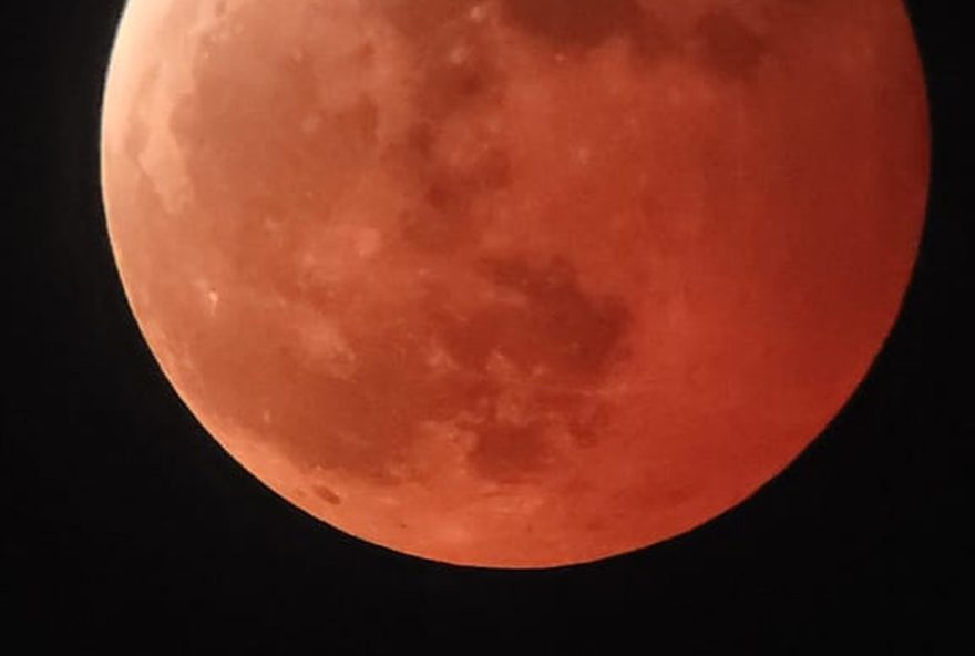 eclipse-total-da-lua-em-campinas3A-moradores-se-encantam-com-fenomeno-astronomico