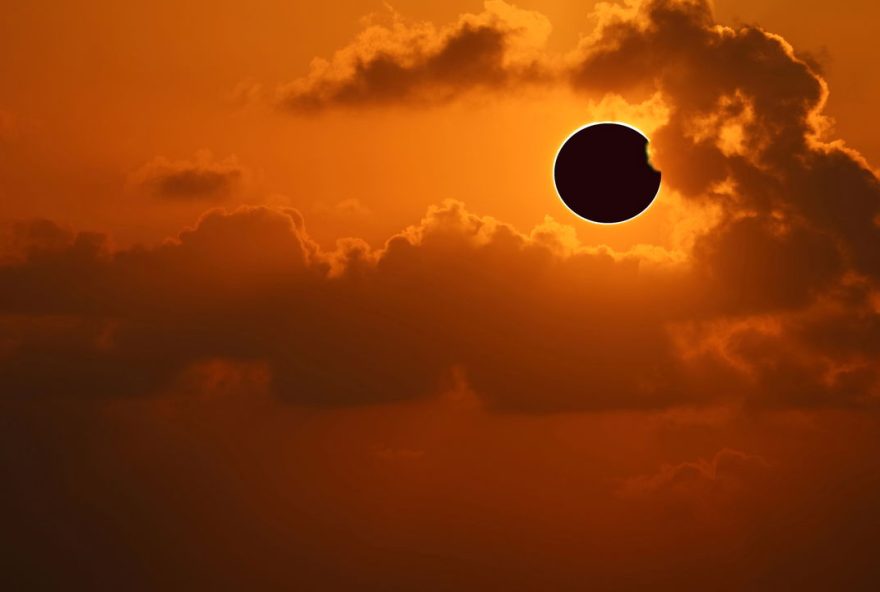 eclipse-total-da-lua-podera-ser-visto-no-brasil3A-veja-data-e-horario