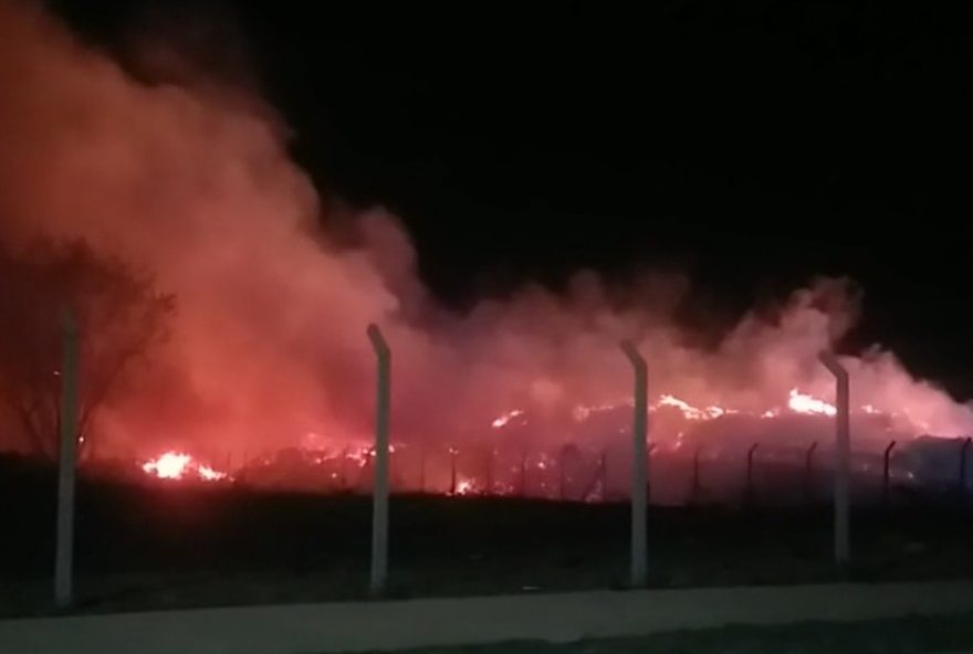 ecoponto-do-jardim-oriente-em-piracicaba-pega-fogo-e-mobiliza-bombeiros3A-incendio-controlado-sem-vitimas2C-causas-serao-apuradas