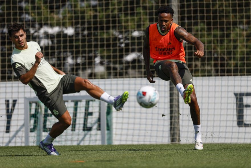 eder-militao-marca-golaco-de-antes-do-meio-campo-em-jogo-treino-do-real-madrid