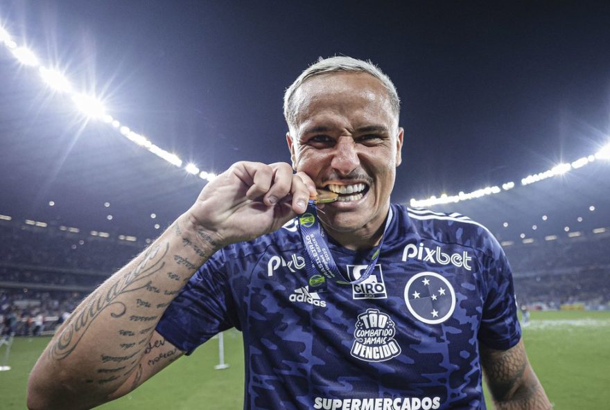 edu-revela-bastidores-e-desafios-no-cruzeiro3A-infiltracoes2C-dieta-e-superacao