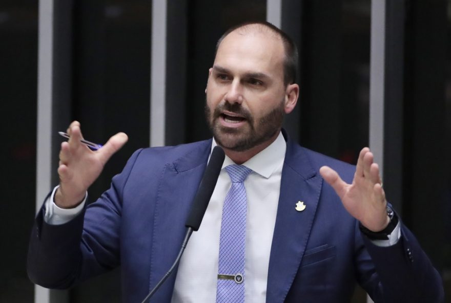 eduardo-bolsonaro-acusa-lula-de-legitimar-perseguicao