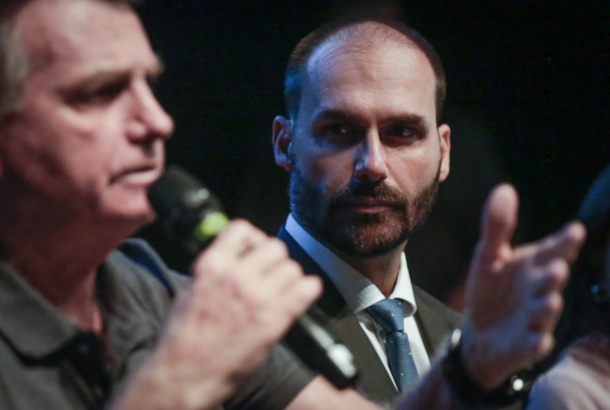 eduardo-bolsonaro-alertou-jair-bolsonaro-sobre-possivel-recuo-dos-eua-em-caso-de-aprovacao-de-anistia-light eduardo-bolsonaro-alertou-jair-bolsonaro-sobre-possivel-recuo-dos-eua-em-caso-de-aprovacao-de-anistia-light